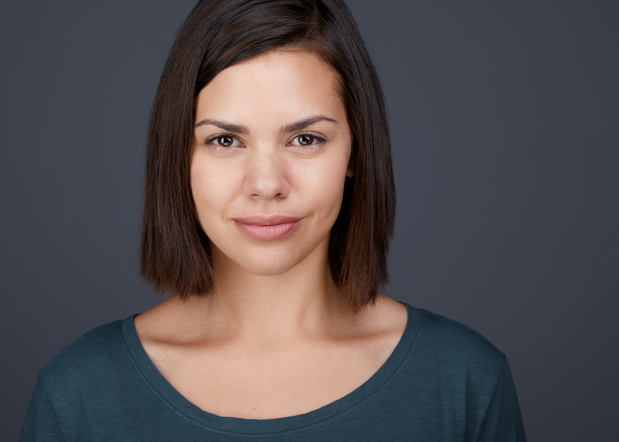 Elizabeth-Headshots14395-gray-2048px